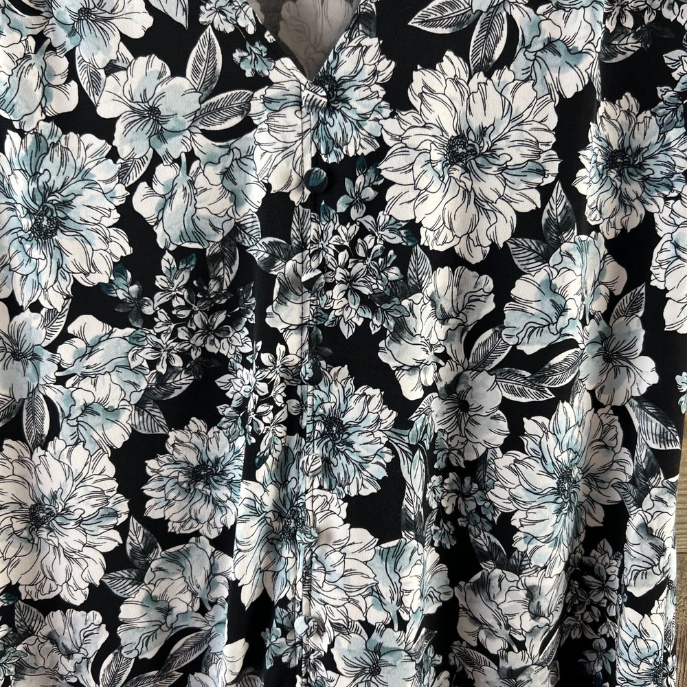 Karl Lagerfeld Womens Shirt Short Sleeve Blouse Vneck Floral Size Medium - Picture 5 of 8